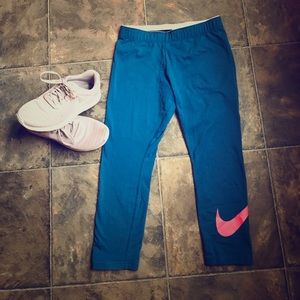 Nike size Medium Exercise Leggings